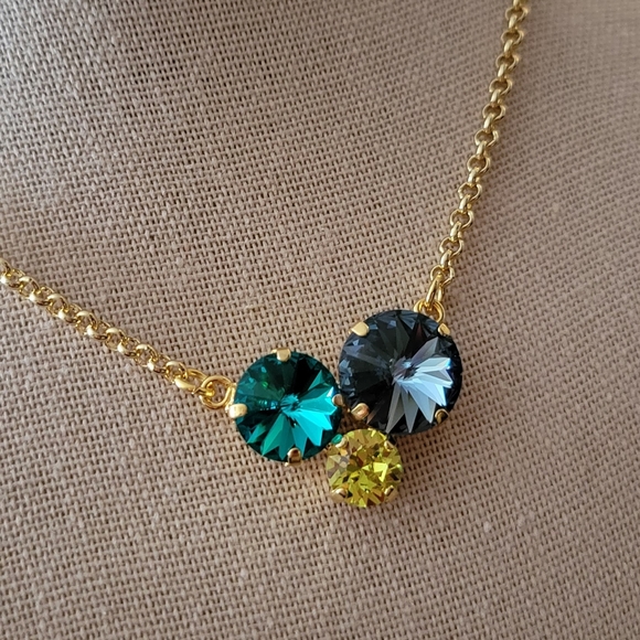 Austrian and Preciosa Crystal Necklace in Yellow Gold - Picture 9 of 9